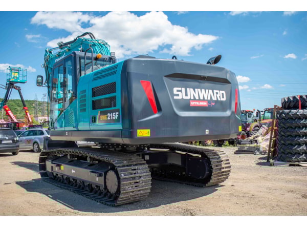 Piese Excavator senile SUNWARD SWE215F-5A de vanzare